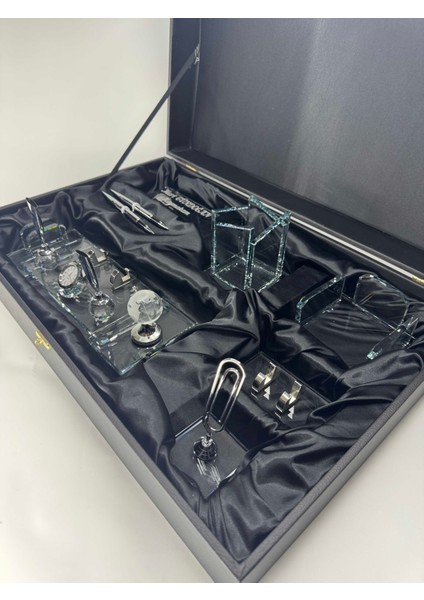 Vıp Şeffaf Cam Masa Isimlik Ful Set Hediyelik Deri Kutu ve Kabartma Yazılı fiyatları