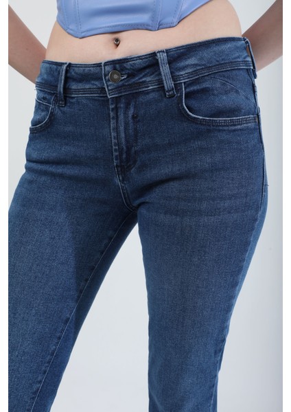 Kadın Slim Fit Likralı Lacivert Jean Pantolon
