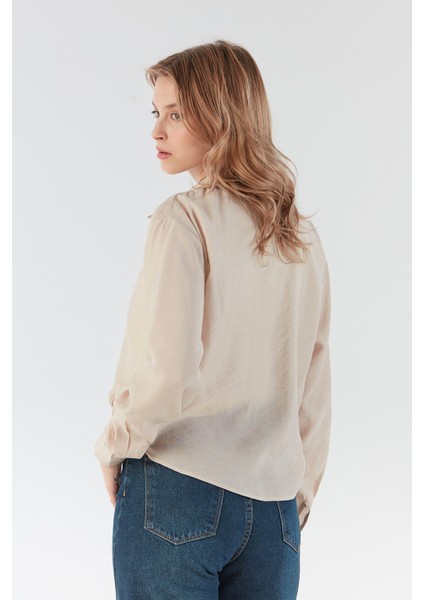 Basic Body Detaylı Kolyeli Gömlek
