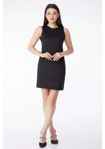 Düz Bisiklet Yaka Kadın Siyah Mini Elbise indirimleri