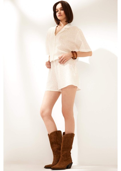 Normal Bel Kısa Paça Brode Şort E6394AX25SM fiyatları