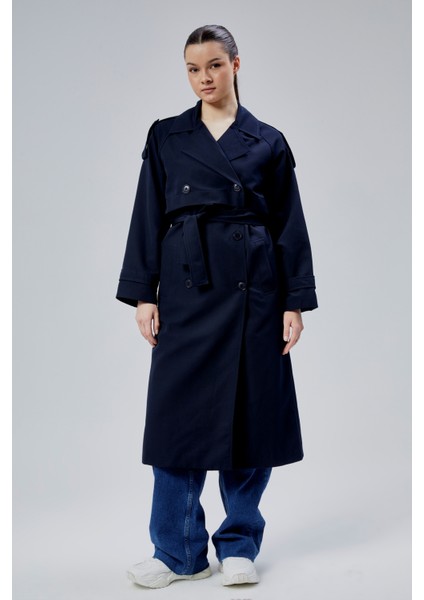 Oversize Kruvaze Kapama Rüzgarlık Detaylı Trençkot modelleri