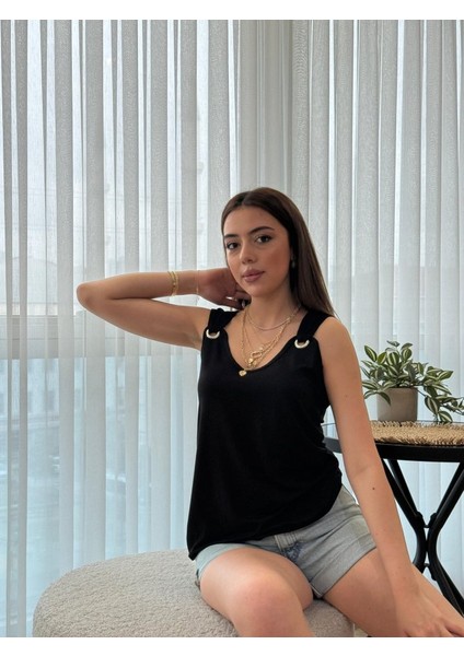 Kadın Askılı V Yaka Kuş Gözü Detaylı Viskon Bluz