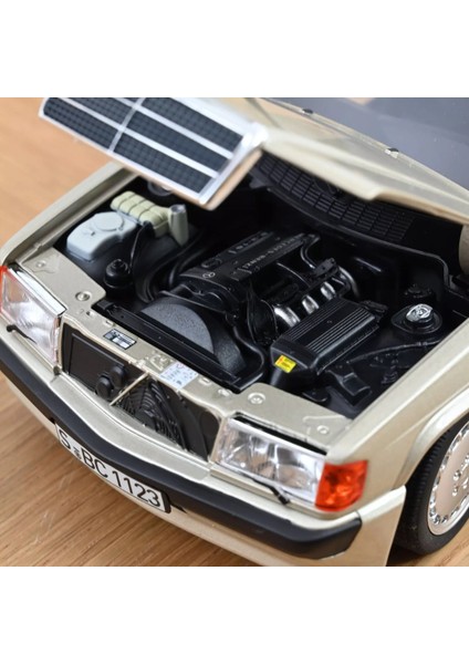 1:18 Norev 1984 Mercedes Benz 190E 2.3-16 W201 - Smoke Silver modelleri