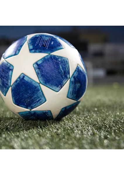Uefa Şampiyonlar Ligi 430 Gram Profesyonel Futbol Topu Maç ve Antreman