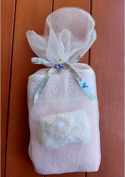 Hediyelik Küçük Havlu Set (30X50 Havlux2 + El Yapım Süs Kokulu Sabunx1)