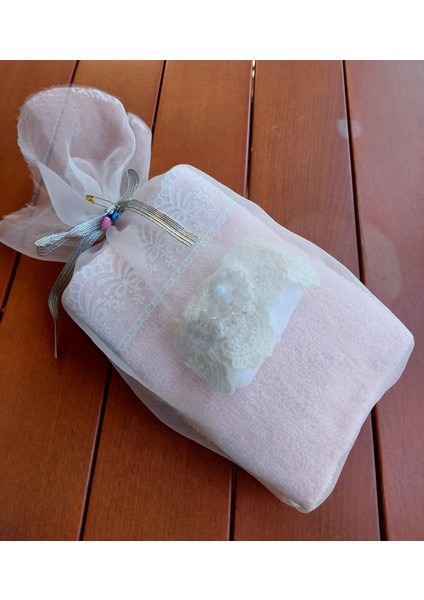 Hediyelik Küçük Havlu Set (30X50 Havlux2 + El Yapım Süs Kokulu Sabunx1) fırsatları