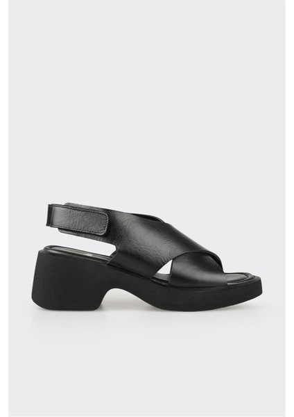 Siyah Deri Kadın Günlük Sandalet