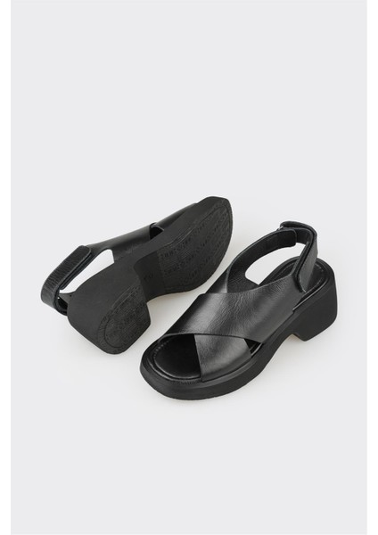 Siyah Deri Kadın Günlük Sandalet modelleri