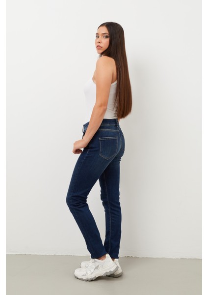 Kadın Orta Bel Düz Dar Kesim Jean Pantolon Lacivert modelleri