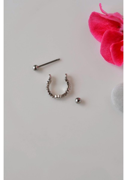 Gümüş Renk Mini Kalpli Helix Piercing Kalpli Taşlı Conch Piercingi modelleri