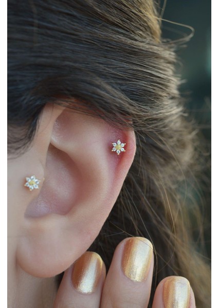 Gold Mini Çiçek Tragus Piercing Helix Kıkırdak