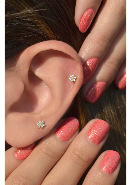 Gold Mini Çiçek Piercing Tragus Helix Kıkırdak