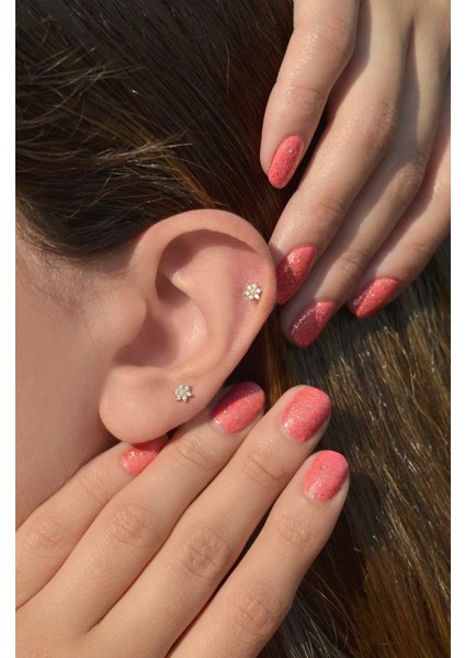 Gold Mini Çiçek Piercing Tragus Helix Kıkırdak