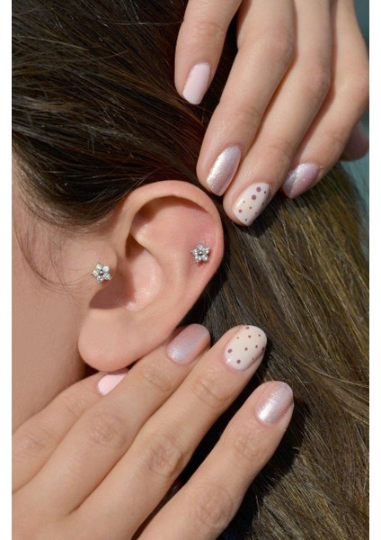Çelik Çiçek Tragus Piercing Helix Kıkırdak Küpesi