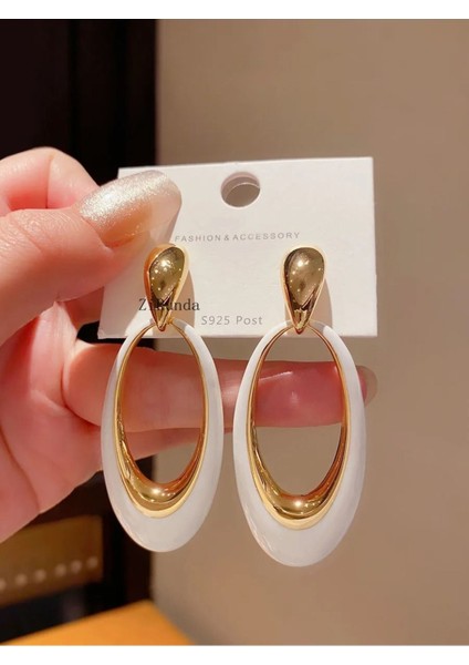 Gromer Gold Beyaz Detaylı Damla Küpe Seti modelleri