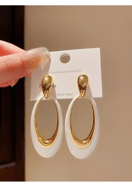 Gromer Gold Beyaz Detaylı Damla Küpe Seti fırsatları