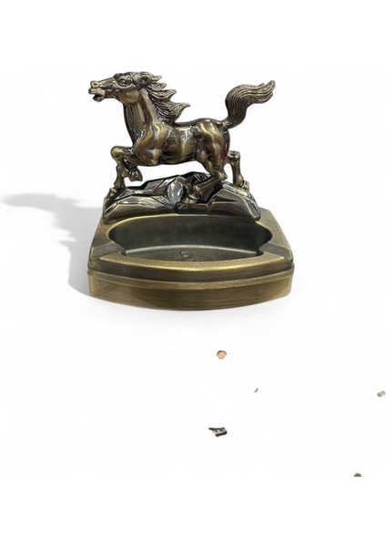 At Figürlü Metal Küllük ve Çakmak | Dekoratif Masaüstü Aksesuar – Hediyelik