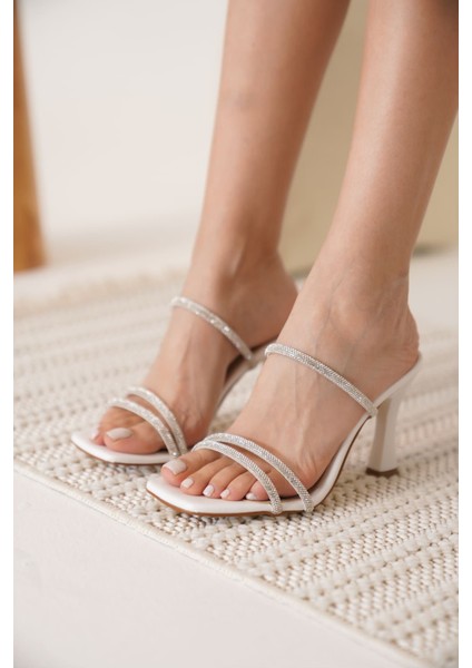 Alvina Premium Beyaz Taşlı İnce Bantlı Kadın Topuklu Terlik