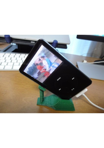 Kullanışlı Olmayan Ipod Standı (Plastik Aparattır!!!)