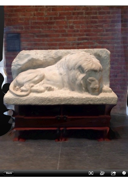 Brooklyn Sanat Müzesi Lobisinden Aslan (Plastik Aparattır!!!)