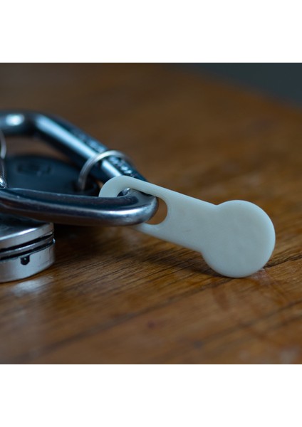 Arabalar Için Iki Euro Jeton, 10 mm Karabiner Için Büyük Halka. (Plastik Aparattır!!!)