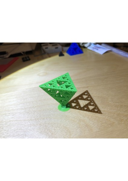 0,54369 Daralma Oranıyla Sierpinski Tetrahedron (Plastik Aparattır!!!)