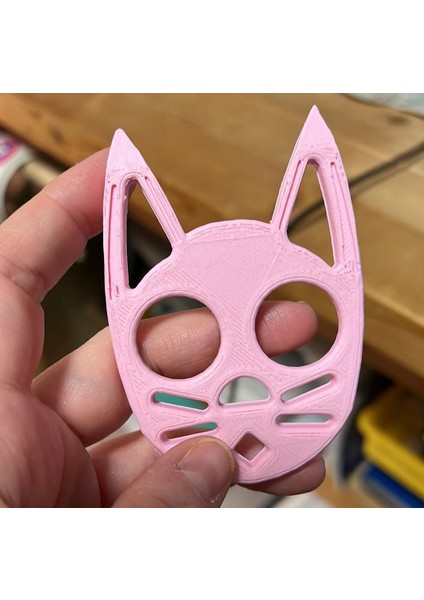 Sivri Kulaklı Kendini Savunma Kedi Anahtarlığı (Plastik Aparattır!!!)