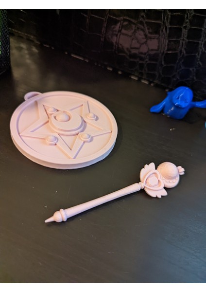 Sailor Moon Cutie Moon Çubuk Kalemi (Plastik Aparattır!!!)