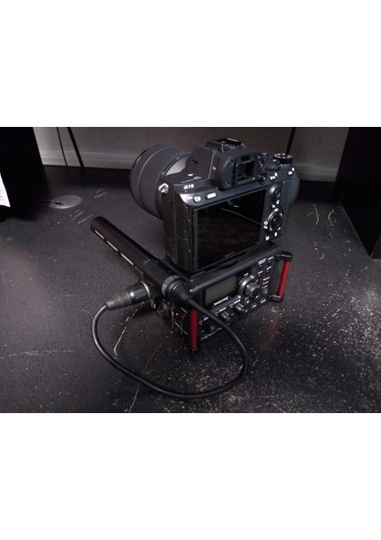 Sony Ecm-Xm1 Kendinden Klipsli - 20 mm Av Tüfeği Mikrofon Bağlantısı (Plastik Aparattır!!!)