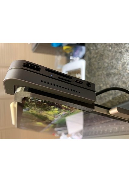 iPad Pro + Magic Keyboard Usb-C Hub Adaptörü (Plastik Aparattır!!!)