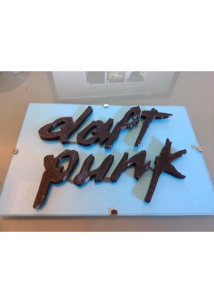 Daft Punk'ın Logosu! (Müzik Cilt 1) (Plastik Aparattır!!!) indirimleri