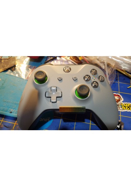 Yedek Pil Tutucuyla Birlikte Xbox One Oyun Kumandası Duvar Montajı (Plastik Aparattır!!!) fırsatları