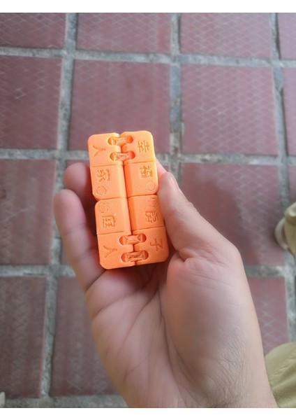 Kobayashi Fidget Cube - Şişman Menteşe - Çince Şanslı Sözler (Plastik Aparattır!!!)