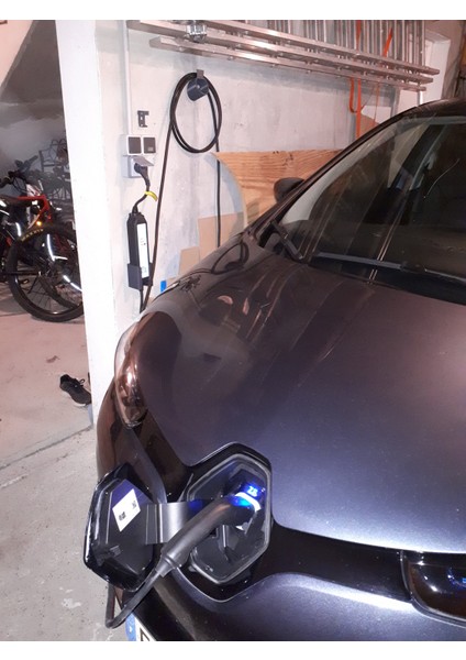Renault Zoe Şarj Cihazı Duvar Desteği (Plastik Aparattır!!!)