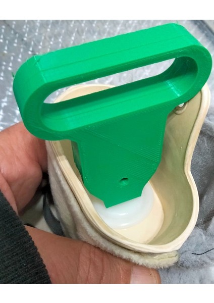 Yaşlı Yardımı - Soğumuş Sıcak Su Şişeleri Için Kapak Gevşetici. (Plastik Aparattır!!!)