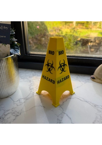 Biyo-Tehlike Uyarı Konisi Cadılar Bayramı Masa Dekorasyonu (Plastik Aparattır)