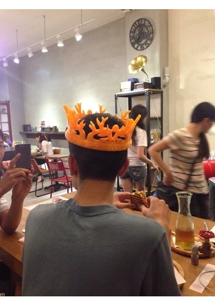 Game Of Thrones: Joffrey Baratheon'un Tacı Birleştirildi (Plastik Aparattır!!!)