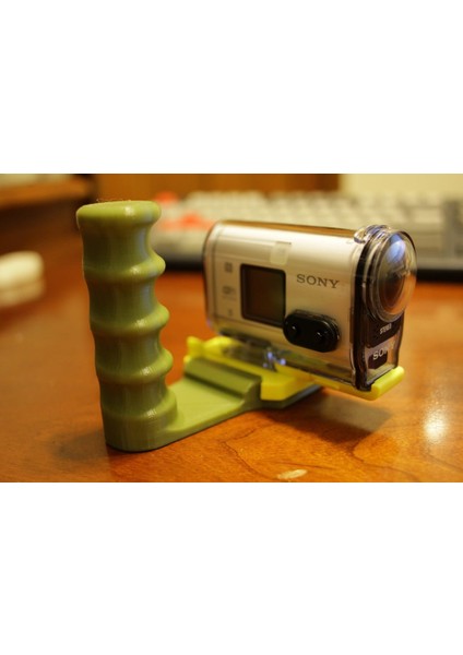 Sony Action Cam'in Aksiyon Kolu. (Plastik Aparattır!!!)