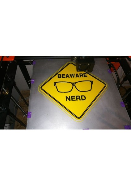Işaret: Nerd'in Farkında Olun (Plastik Aparattır!!!) fırsatları