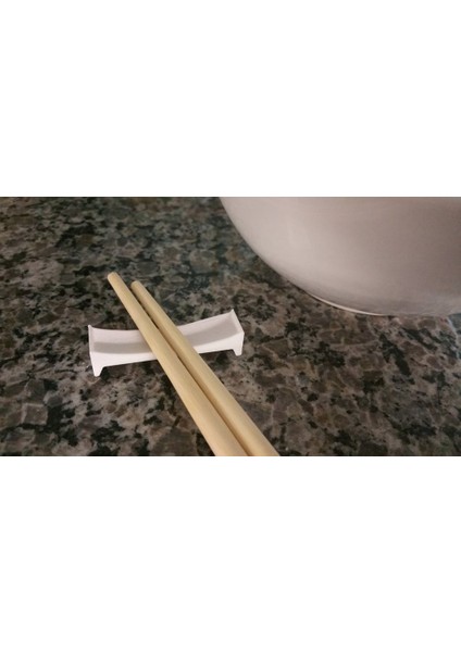 Yemek Çubukları Dinleniyor (Plastik Aparattır!!!)