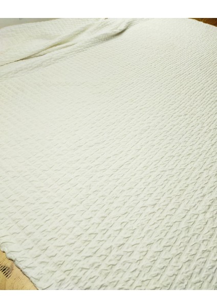 Ekru Renkte Kabartmalı Örme (En 160 cm x Boy 200 Cm) modelleri