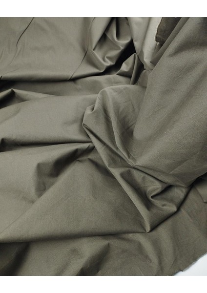 Yeşil Renkte Poplin Gabardin Arası Dokumaen: 140 cm