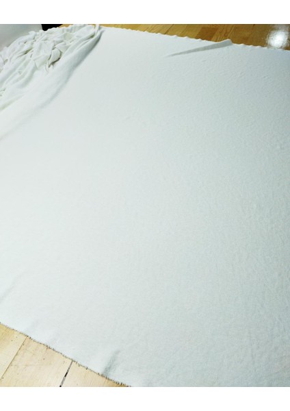 Kırık Beyaz Renkte Astarlık Saten (En 125 cm x Boy 240 Cm) modelleri