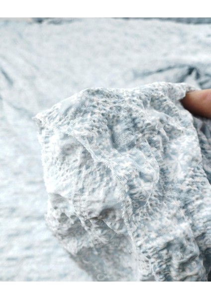 Nil Yeşili Üzeri Beyaz Çiçekli Gofreli Dokuma (En 140 cm x Boy 250 Cm)