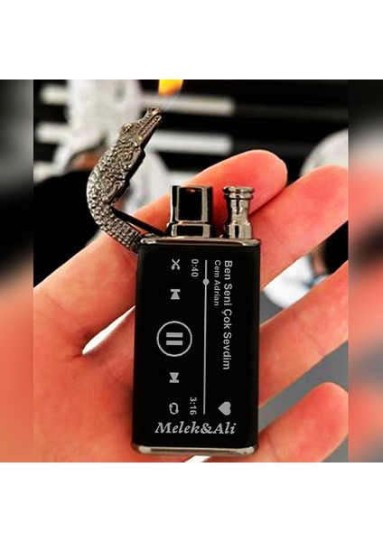 Kişiye Özel Isimli Timsah Başlı Çift Yanmalı Gazlı Siyah Çakmak Şarkı ve Şarkıcı Baskılı fiyatları