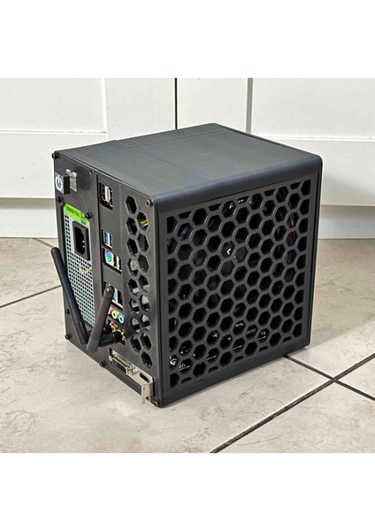 Mini Itx Küp Pc Kasası (Plastik Aparattır!!!)