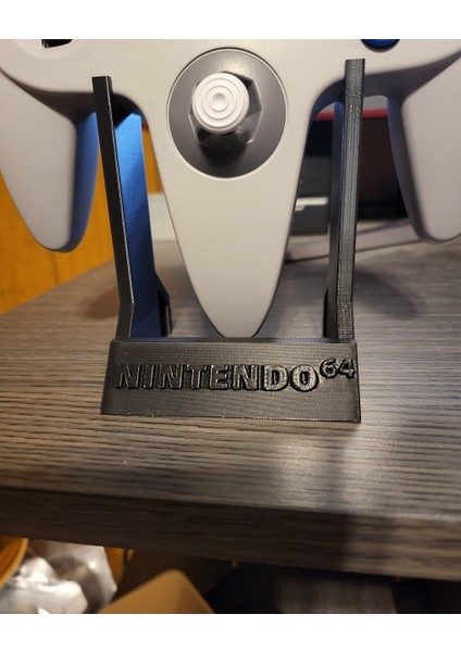 Orijinal Yazı Tipiyle Nso N64 Denetleyici Standı (Plastik Aparattır!!!)
