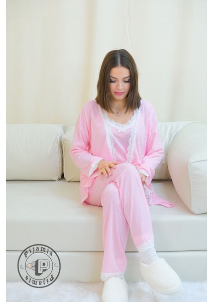 Pembe Çizgili Dantel Detaylı Sabahlıklı Kadın Pijama Takımı modelleri