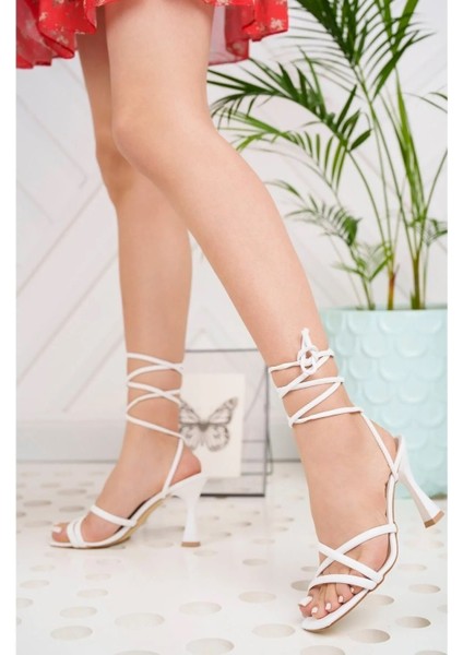 Cruella Beyaz Garantili Günlük Kadın Ortopedik Tarz ve Şık Bağlamalı Ipli Topuklu Sandalet CRUELLA-4136